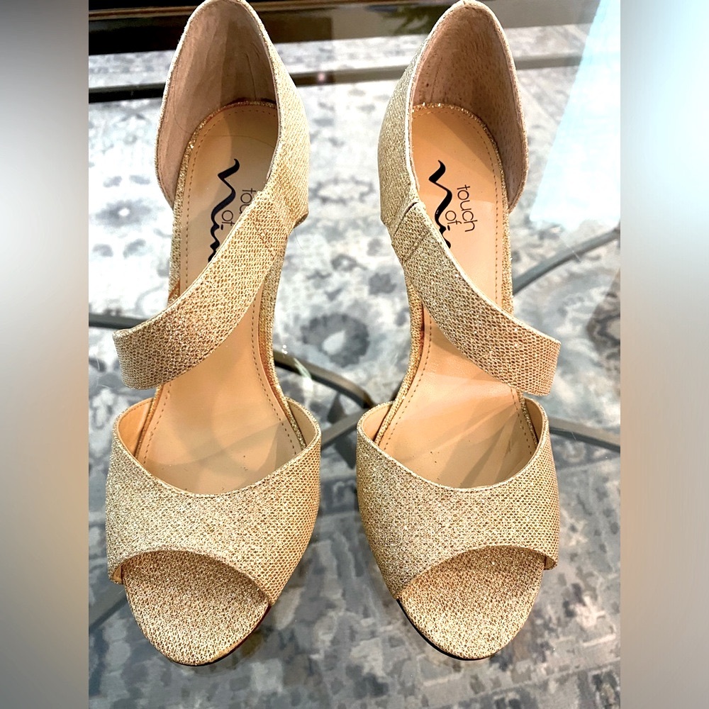 NEW! Touch of Nina champagne (w/ light glitter) heels. Size 6
